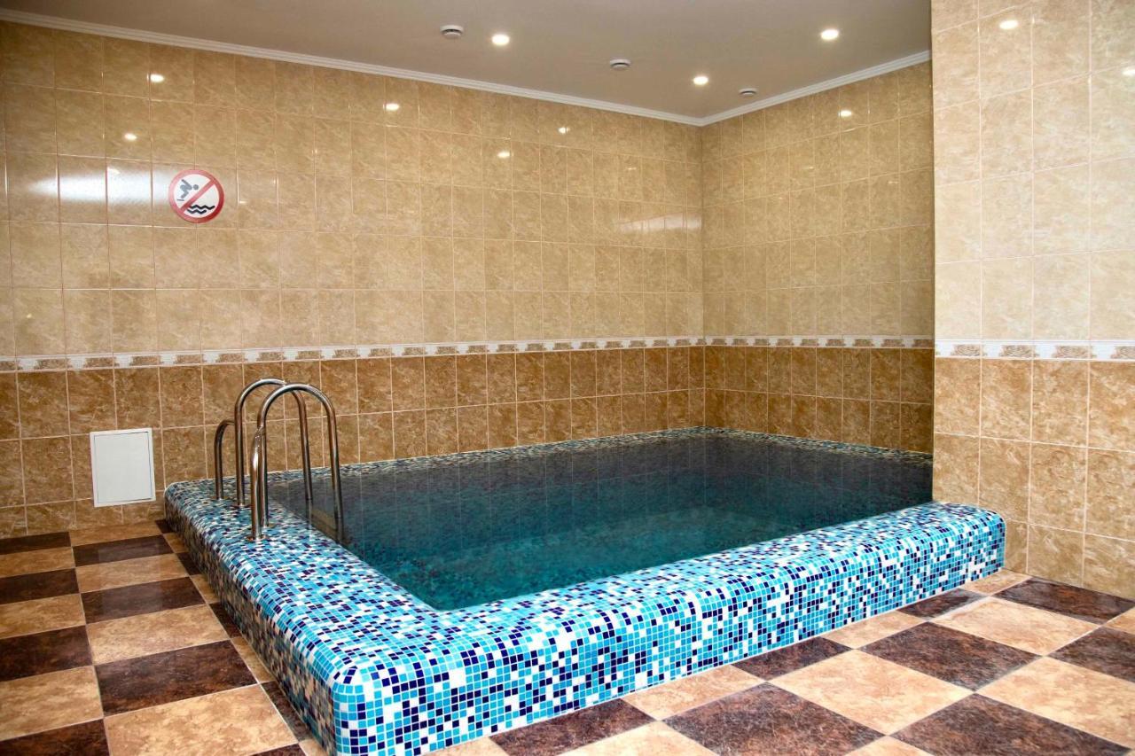 Hotel Вілія Lomacineţi Esterno foto