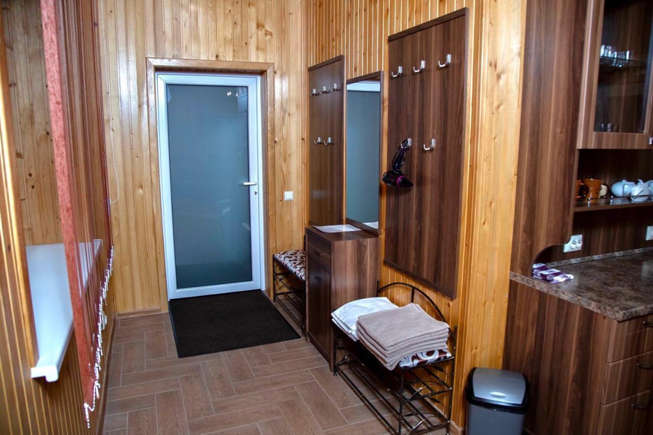 Hotel Вілія Lomacineţi Esterno foto