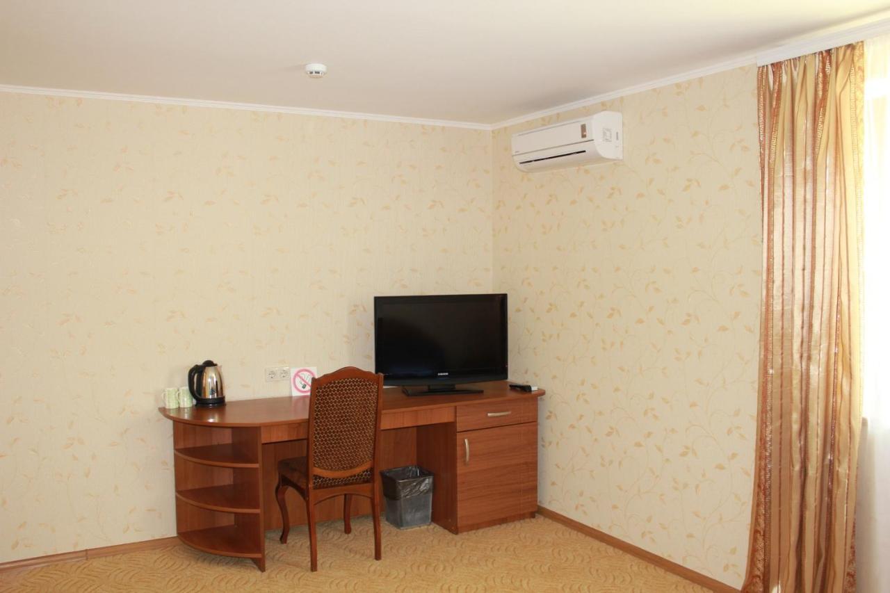 Hotel Вілія Lomacineţi Esterno foto